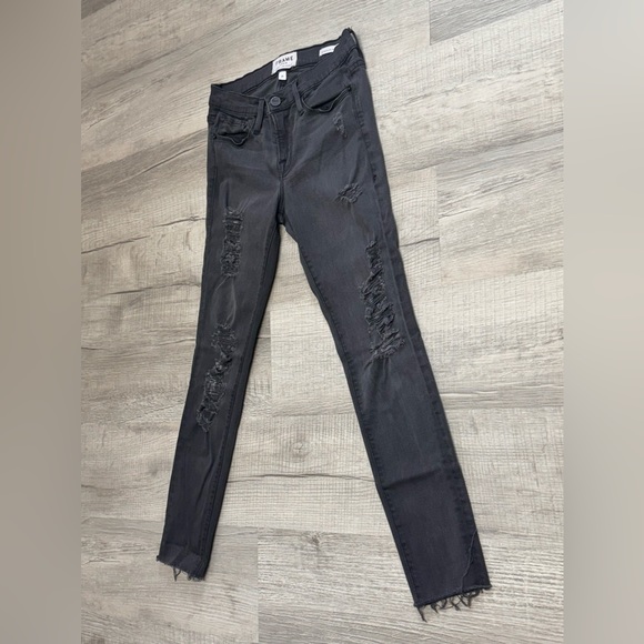 CYBER WEEK SALE | FRAME Denim - Le Skinny De Jean Quintin Shred - Picture 3 of 7